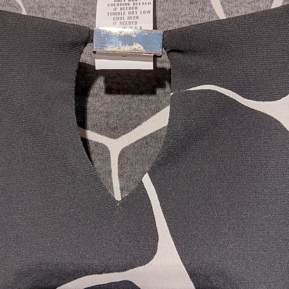 MSK EUC Black & White Giraffe Print Dress  w/ Red Hemline & Sleeve Bottom, Sz M - Picture 3 of 8